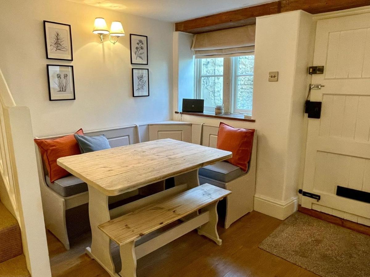 Hebe Cottage - Idyllic And Homely With Attention To Detail Atworth Exterior photo