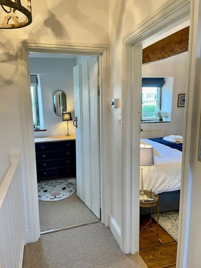 Hebe Cottage - Idyllic And Homely With Attention To Detail Atworth Exterior photo